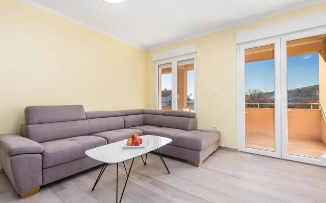 Nice Home in Cavle With Wifi and 2 Bedrooms