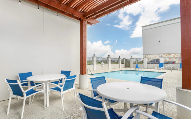 Best Western Plus Waller Hotel