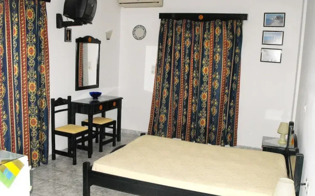 Anna Zisimos Rooms