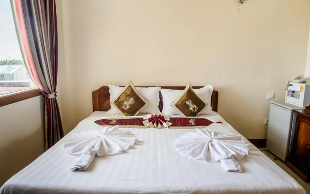 Seng Hout Hotel