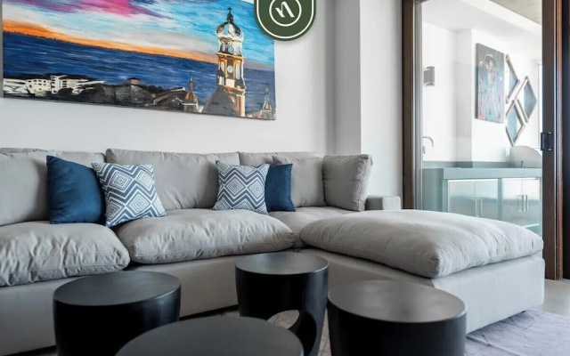 Luxury 2 BR Condo With Beachview - Rooftop Pool