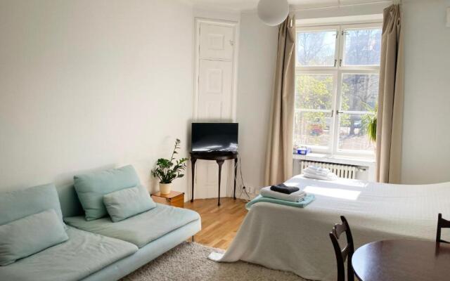 Bright one-room studio in the heart of Kallio