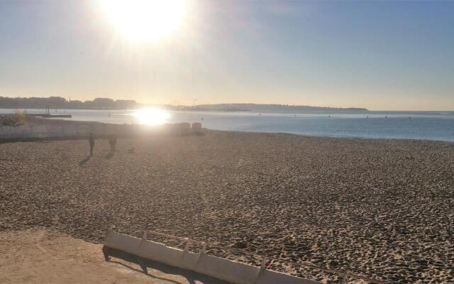 T2 proche de la gare, à 10 minutes à pieds de la Croisette, piscine & parking dans résidence de haut standing