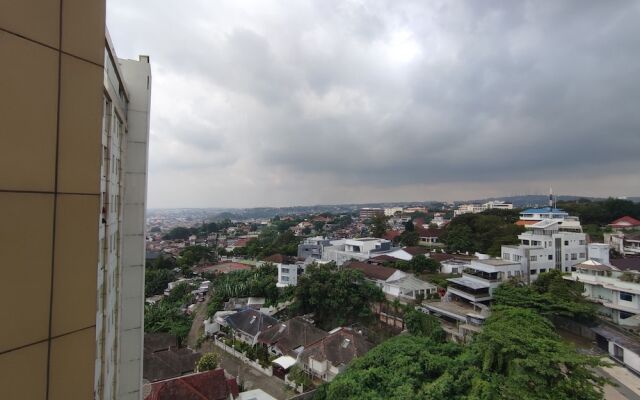 Comfort Studio At Candiland Apartment