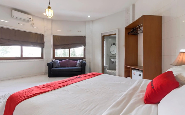 RedDoorz Plus near Dago Pakar