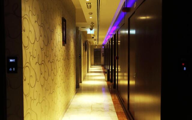 Сlick Square Hotel
