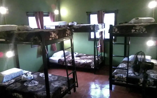 Baan Chalok Hostel