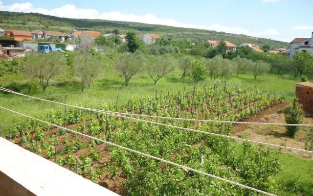 Apartment Rada - Center of Posedarje & near Beach