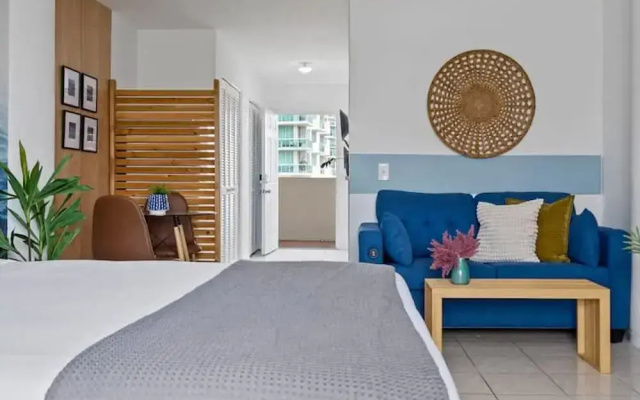 Bayshore Bliss- Cozy Space Pool Views
