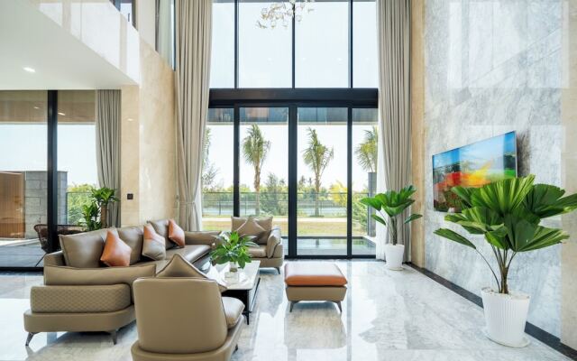 Deluxe Riverfront Pool Villas Danang