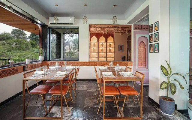 Artisav House
