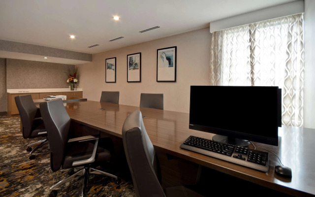 DoubleTree by Hilton St. Louis Airport