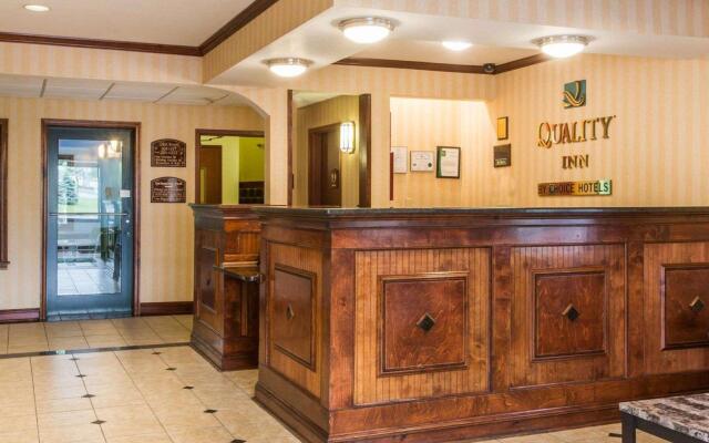 Econo Lodge Glens Falls / Lake George