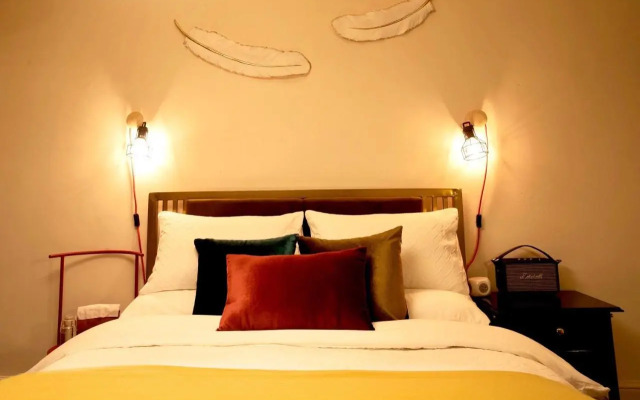 Lotus Gogh Apartment