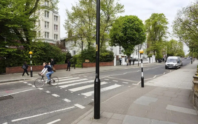 Veeve - Abbey Apartment