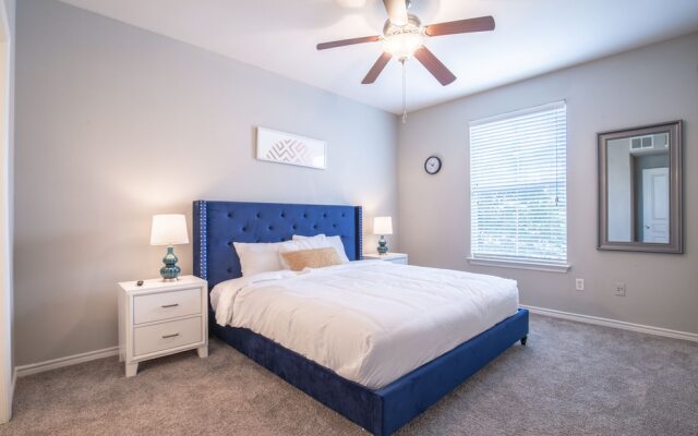 Modern Uptown Dallas Stay by Amyfinehouse