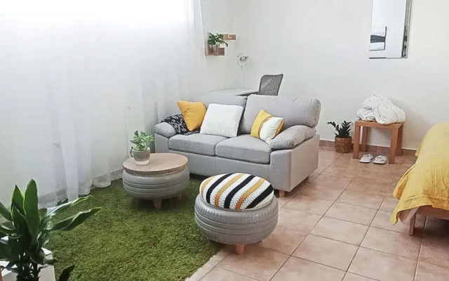 Relaxing Studio Apt 1 min to Highway Parking