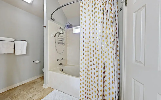 10807 Dripping Springs - 3 Br Home