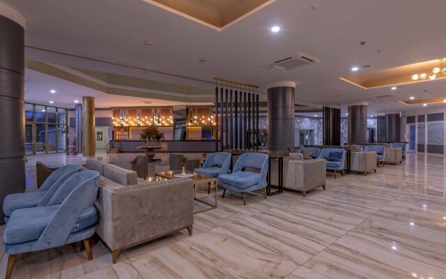 Maritim Hotel Saray Regency