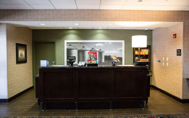 Hampton Inn & Suites Bismarck Northwest