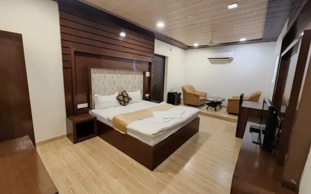 Goroomgo Mandakini Royale Kanpur