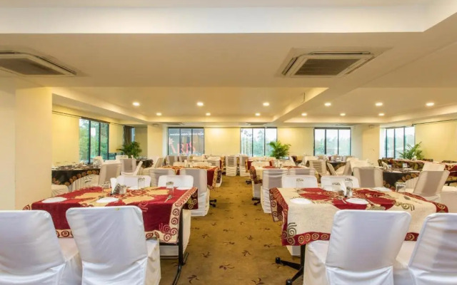 FabHotel Solaris AB Road