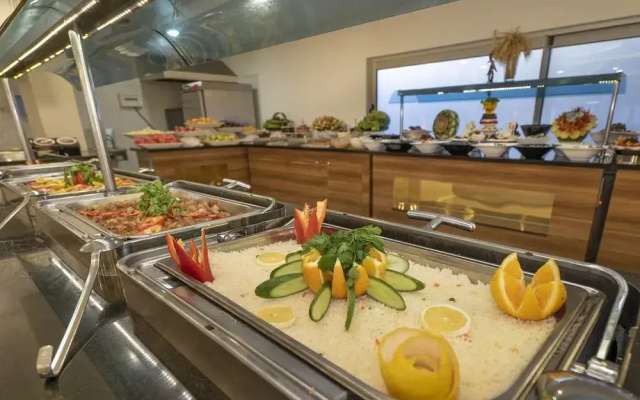 Vi̇va Beach Hotel