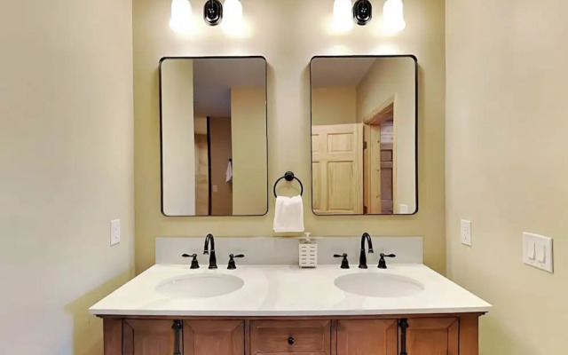 Fortune Mountain Retreat