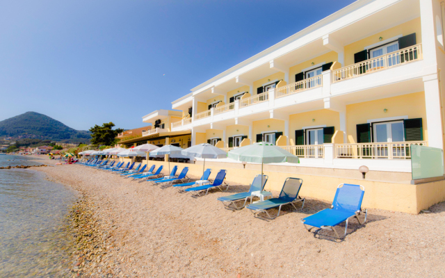 Rossis Beach Hotel