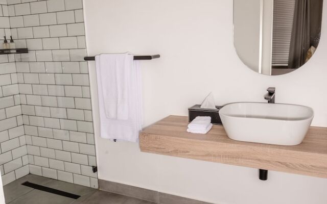 The Corner House L'A-nnexe