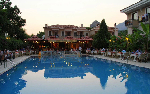 Perdikia Beach Hotel