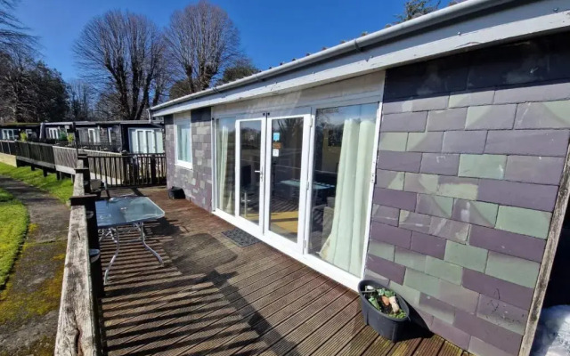 60 upperlakeside glan gwna