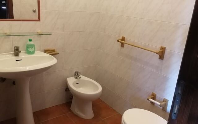 Double Twin Room Private Bathroom for Swimming Pool use