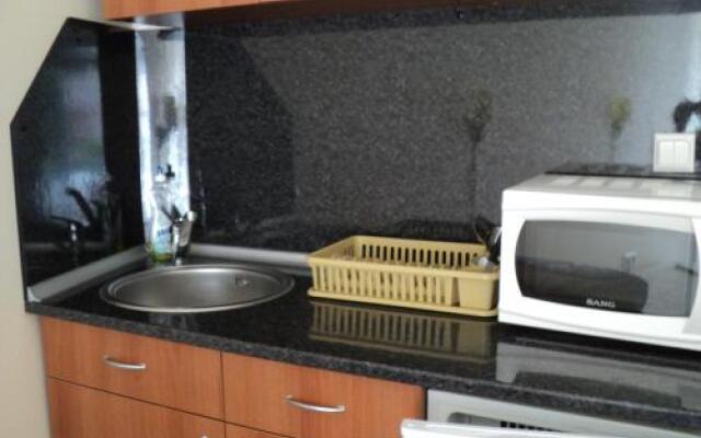 Meni Apartments and Guest Rooms