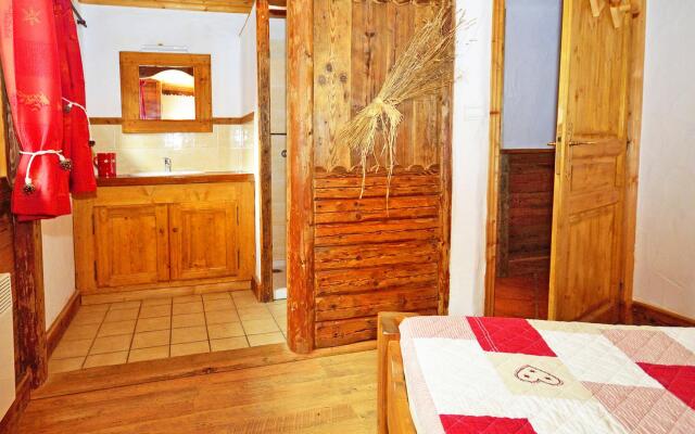 Charming Chalet in Champagny-en-vanoise Near Ski Area