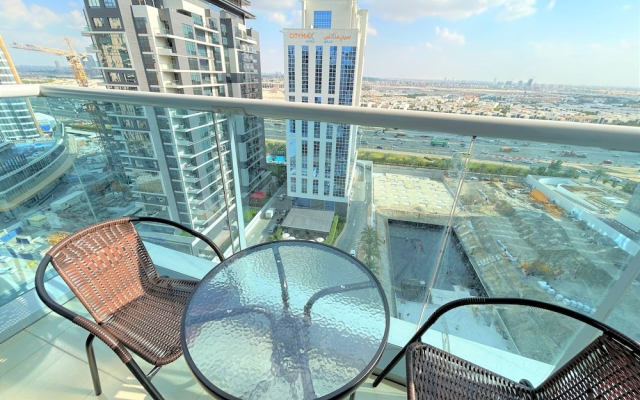 Incredible Living With Balcony In Business Bay