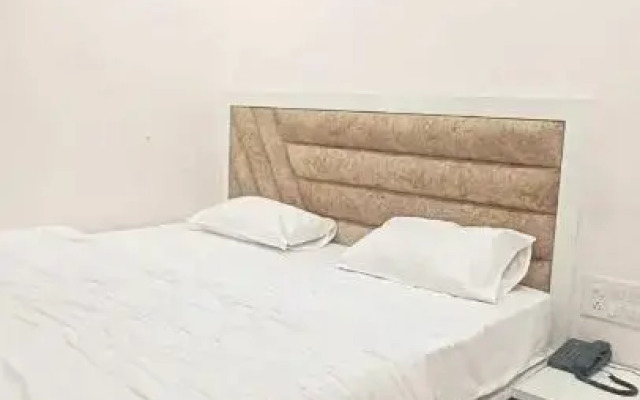 OYO 701490 Hotel Sharma Ji Inn