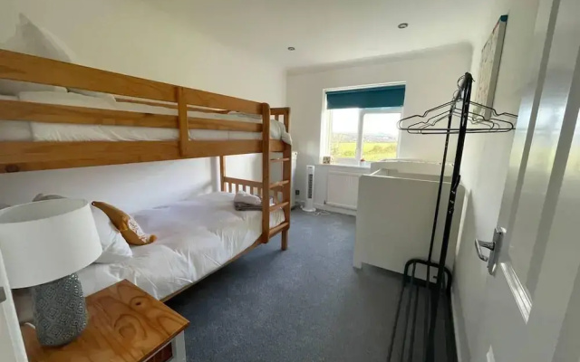 Luxury 5-bed House With Tennis Court & Games Room