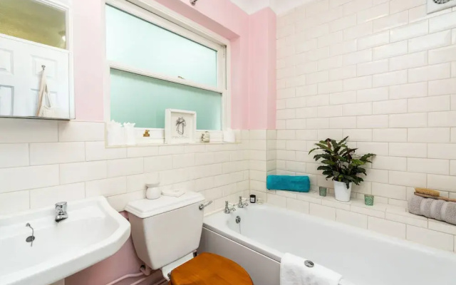 NEW Fantastic 1BD Crystal Palace Flat in London