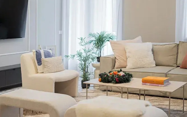 Loggia & Luxe 5BR Penthouse in Universitatii Area