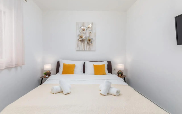 Marine Lux apartments
