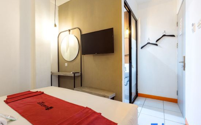 RedDoorz Near Mangga Dua Mall