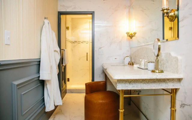 The Drake Oak Brook, Autograph Collection