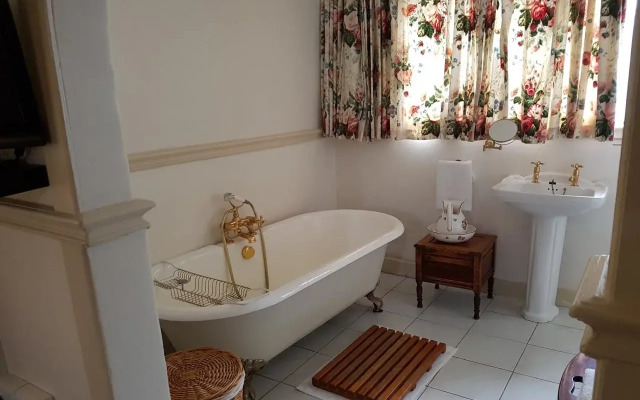 Sherwoods Country House Cc