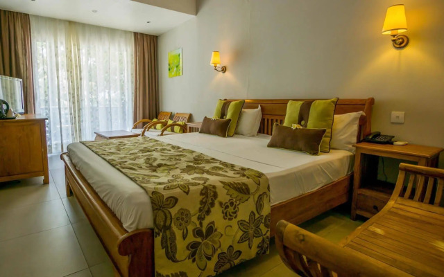 Le Peninsula Bay Beach Resort