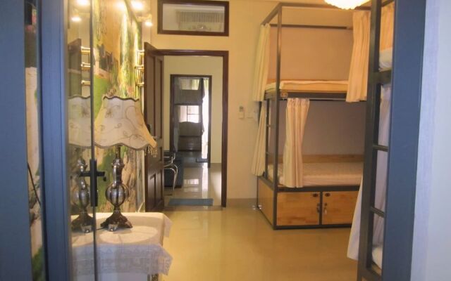 The Lily Hostel and Coffee