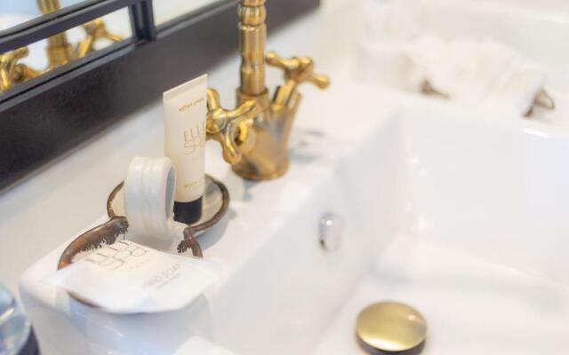 Mora Boutique Hotel