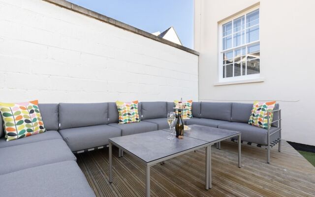 Elliot Oliver - Stunning 6 Bedroom Regency House With Parking