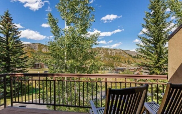 Snowmass Woodrun V 2 Bedroom Ski in, Ski out Mountain Residence in the Heart of Snowmass Village