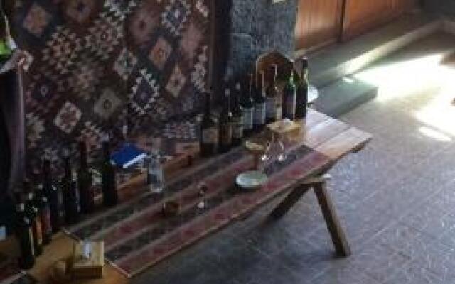Areni Lodge Guest House & Cottage